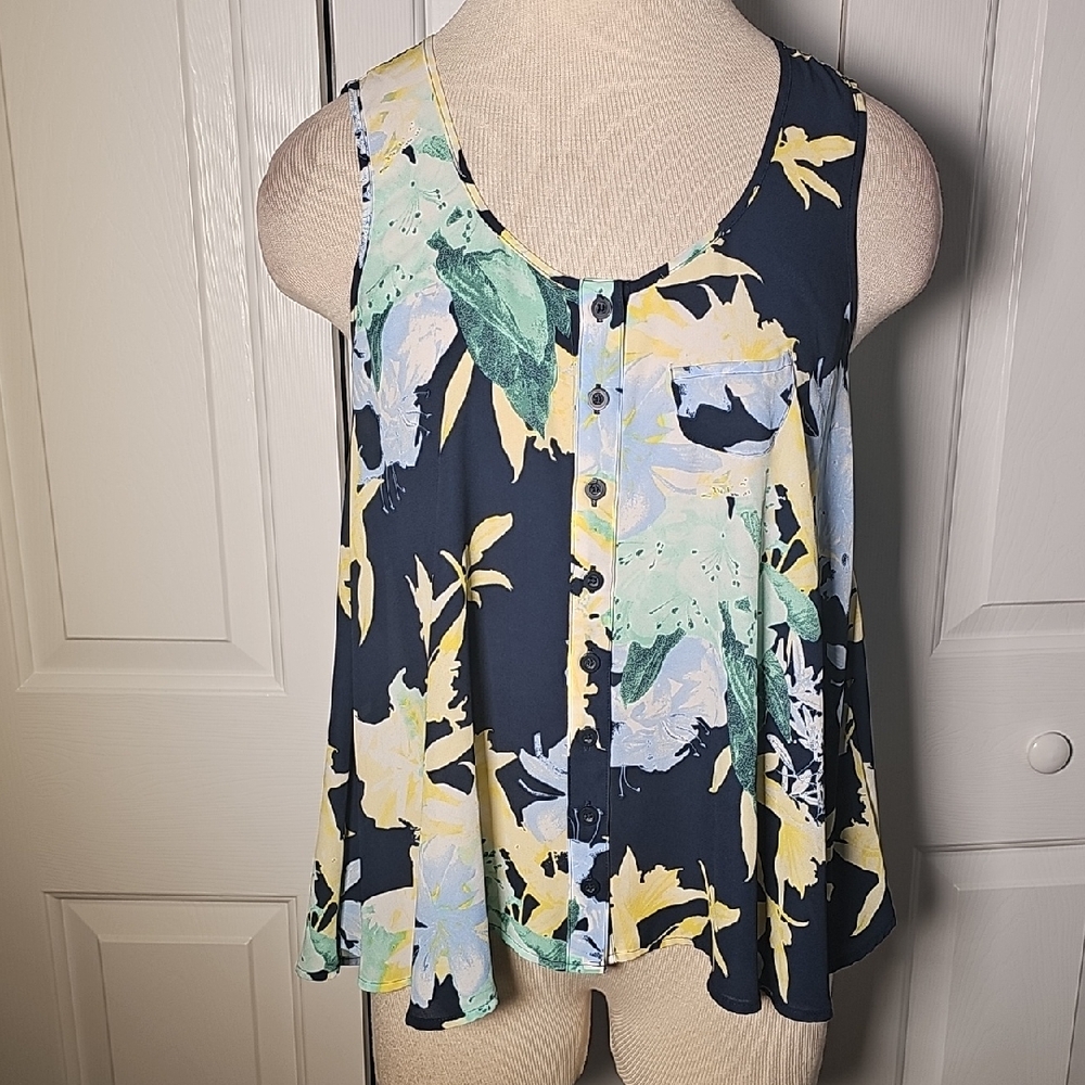 Style & Co. Navy Floral Button Up Top‎ With Flair. Size Small Petite.